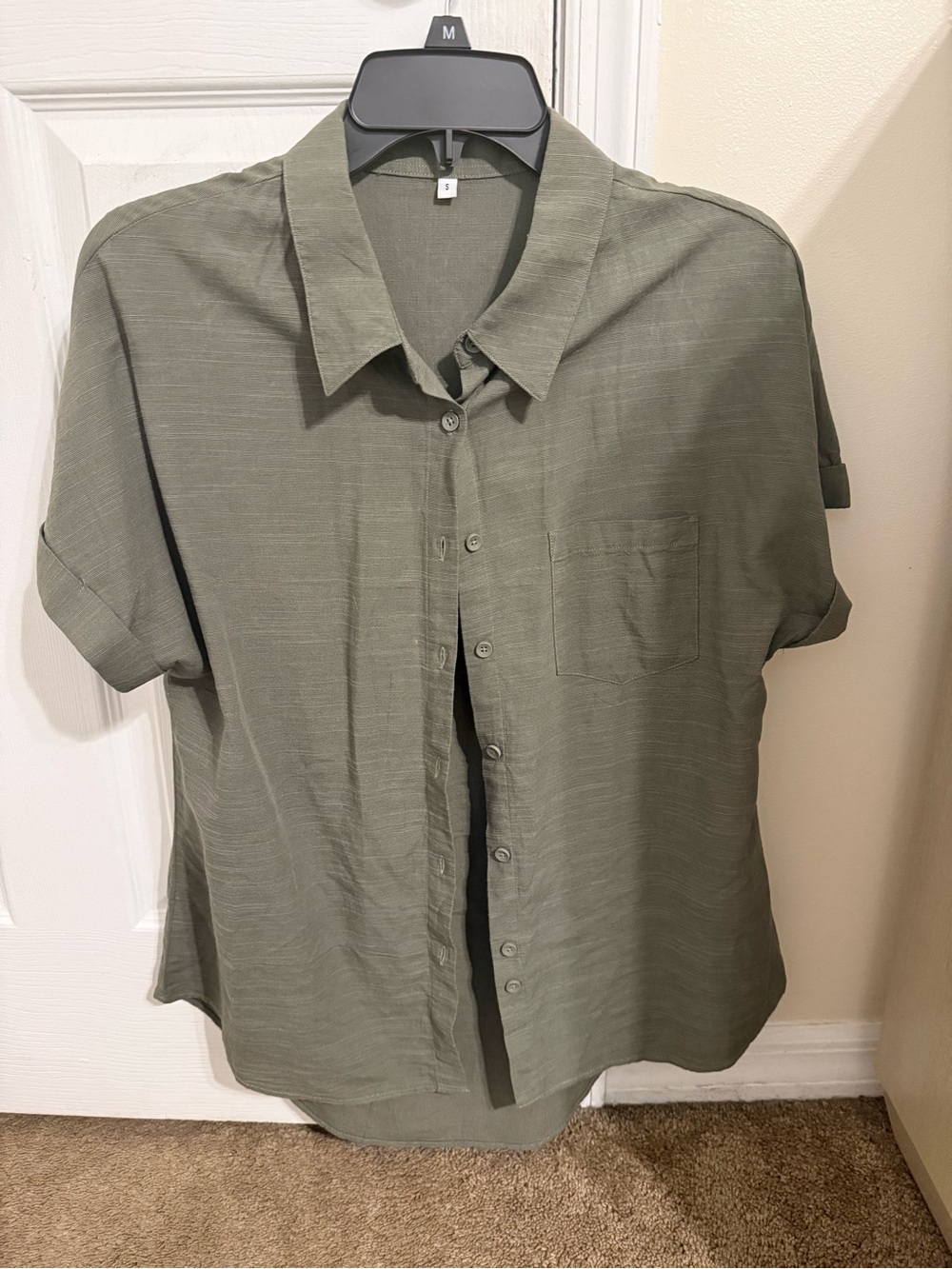 Casual Button-Down Shirt in Olive Green